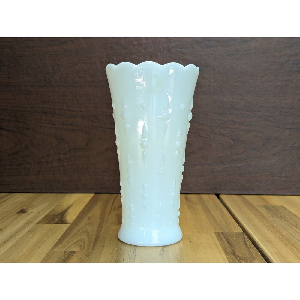 Anchor Hocking Raised Teardrop Milk Glass Vase Floral Scalloped Rim Hobnail